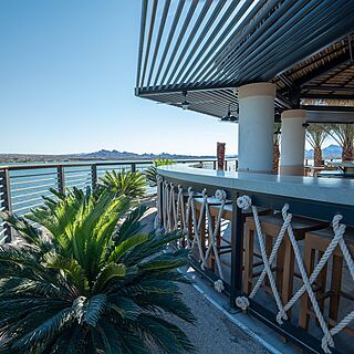 The Nautical Beachfront Resort — Pool bar