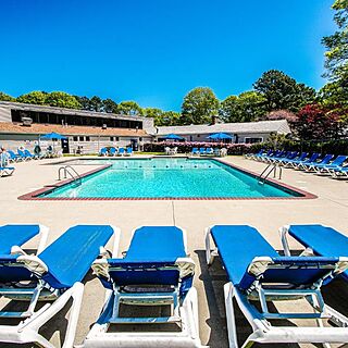 Beautiful Outfoor Pool - free