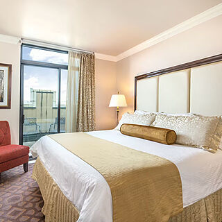 WorldMark Seattle - The Camlin — Sample bedroom