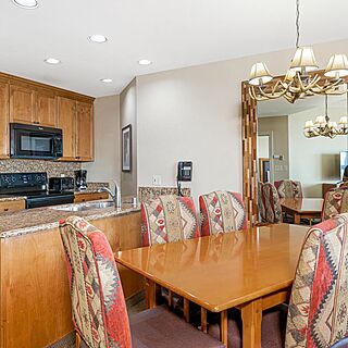 The Ridge Tahoe — Sample Ridge Tahoe dining area