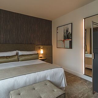 Marriott Vacation Club, New York City — Sample deluxe king guest room