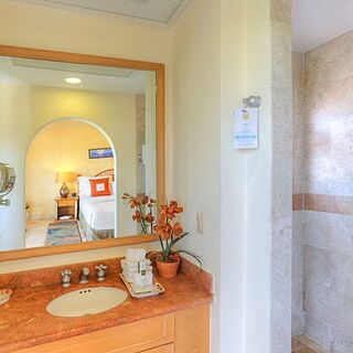 Villa del Arco Beach Resort & Spa — Sample three-bedroom bathroom