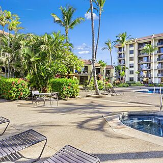 Maui Beach Vacation Club — Outdoor hot tub