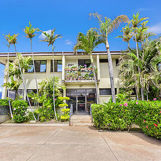 Maui Beach Vacation Club — Resort entrance