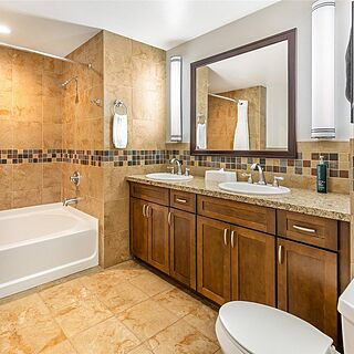 Hilton Vacation Club Lake Tahoe Resort — Sample bathroom
