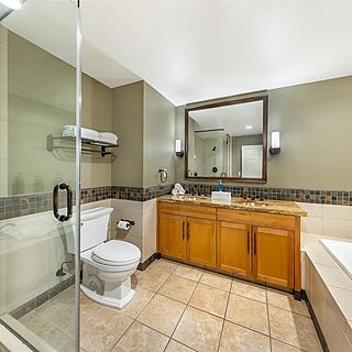 Hilton Vacation Club Lake Tahoe Resort — Sample bathroom