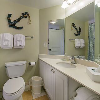 Holiday Inn Club Vacations at South Beach Resort — Sample studio bathroom