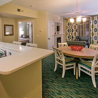Holiday Inn Club Vacations at South Beach Resort — Sample villa dining area
