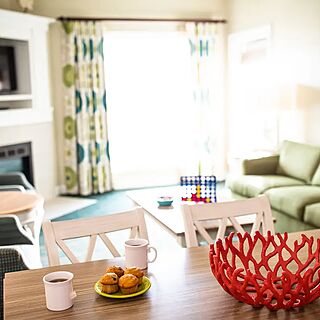 Holiday Inn Club Vacations at South Beach Resort — Sample villa dining area