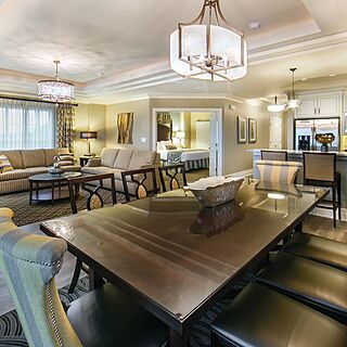 Holiday Inn Club Vacations at South Beach Resort — Sample villa dining area