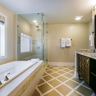 Holiday Inn Club Vacations at South Beach Resort — Sample villa bathroom