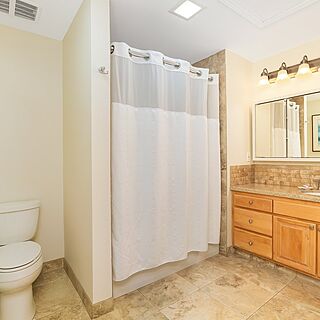 Lawai Beach Resort — Sample bathroom
