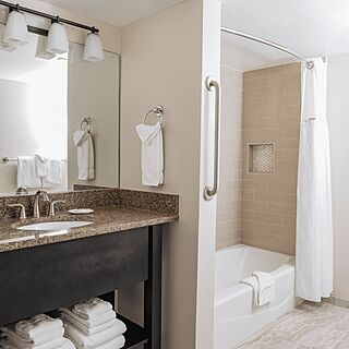 WorldMark Anaheim — Sample bathroom
