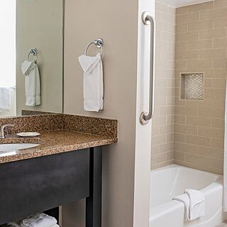 WorldMark Anaheim &mdash; Sample bathroom