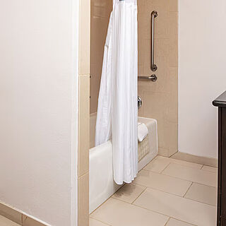 WorldMark Anaheim &mdash; Sample bathroom