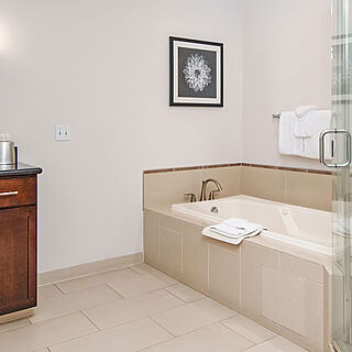 WorldMark Anaheim — Sample bathroom