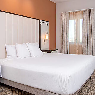 WorldMark Anaheim — Sample bedroom