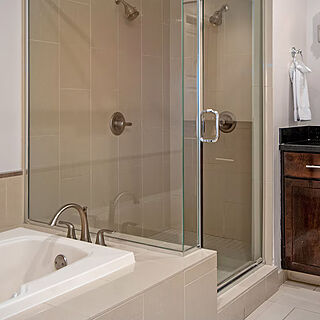 WorldMark Anaheim — Sample bathroom