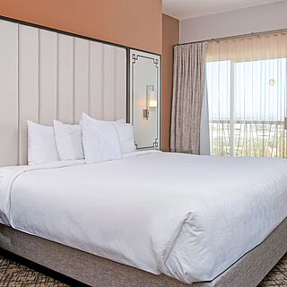 WorldMark Anaheim — Sample bedroom