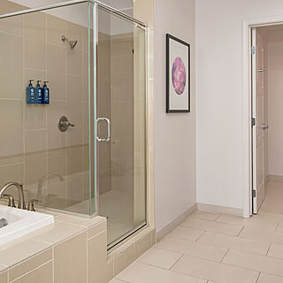 WorldMark Anaheim &mdash; Sample bathroom