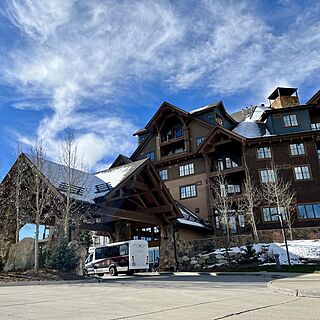 Grand Lodge on Peak 7 main entrance and arrival area