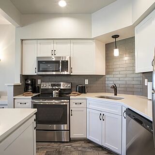 Canyon Rim at Eagle Crest — Sample kitchen