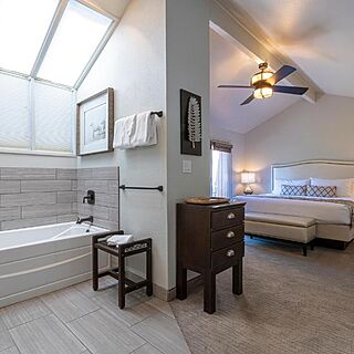 Canyon Rim at Eagle Crest &mdash; Sample bathroom