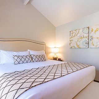 Canyon Rim at Eagle Crest &mdash; Sample bedroom