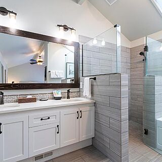 Canyon Rim at Eagle Crest — Sample bathroom