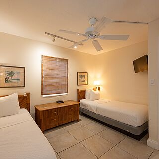 2nd bedroom 2 twins or push together and make a Queen