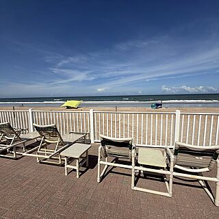 Plantation Island — Resort patio overlooking beach
