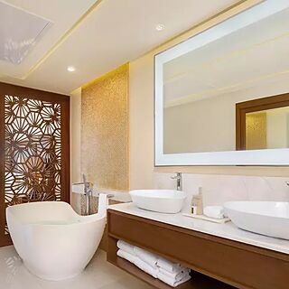 Villa La Valencia Beach Resort & Spa — Sample bathroom