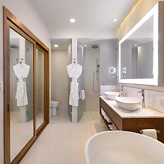 Villa La Valencia Beach Resort & Spa — Sample bathroom