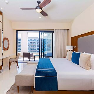 Villa La Valencia Beach Resort & Spa — Sample bedroom