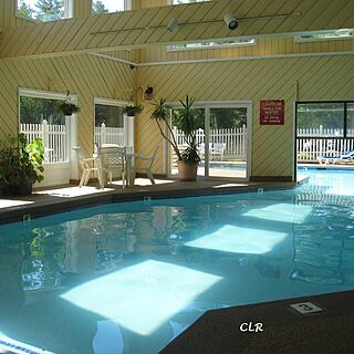 pool indoor/outdoor