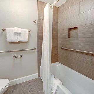 Pono Kai &mdash; Sample bathroom