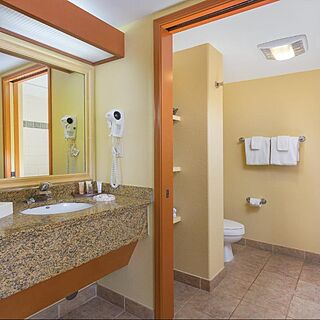 Wyndham Kauai Coast Resort at the Beachboy — Sample bathroom