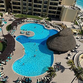 Pool & Oceanview