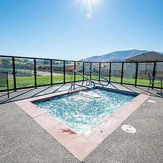 Lake Chelan Shores — Hot tub