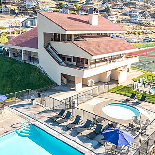 Lake Chelan Shores — Pool area