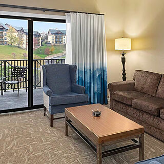 Club Wyndham Smoky Mountains — Sample living room