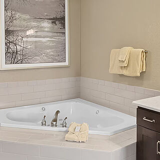 Club Wyndham Smoky Mountains — Sample bathroom