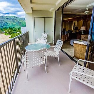 Hawaiian Princess at Makaha Beach — Sample balcony