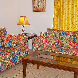 Paradise Isle Resort — Sample living room