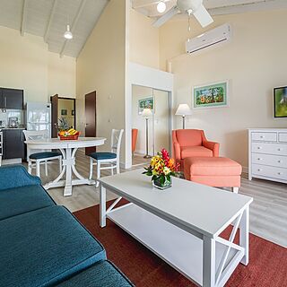 La Vista Beach Resort — Sample living room