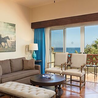 Hacienda del Mar Resort — Sample living room