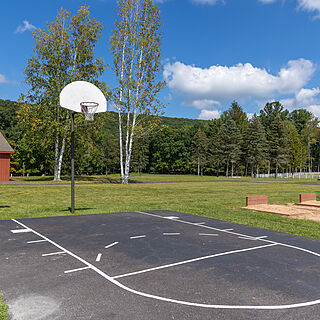 Amenity: Eagle Rock Resort Basketball Court