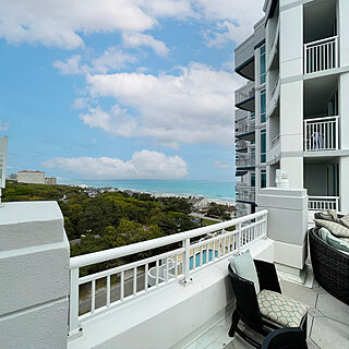 Horizon at 77th — Resort patio