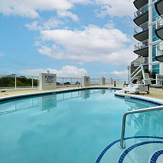 Horizon at 77th — Pool