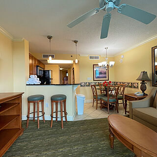 Horizon at 77th — Sample living room